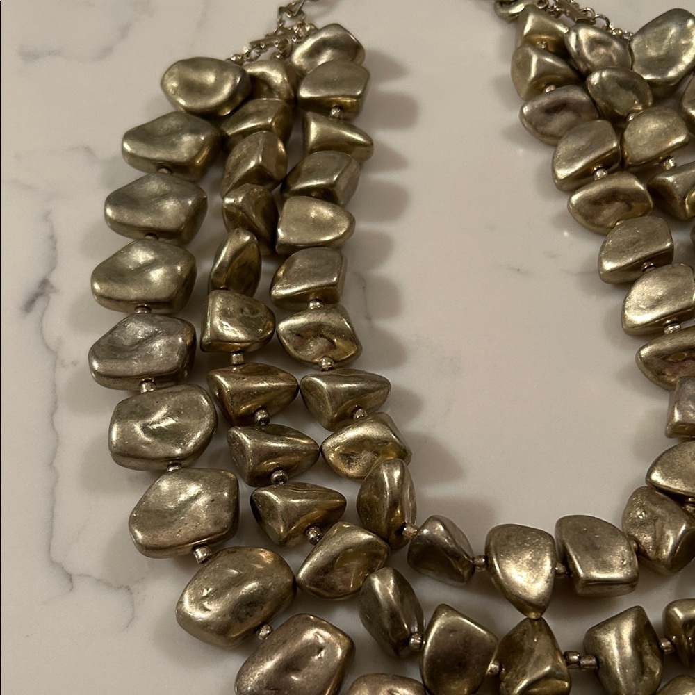 Elegant Gold-Tone Necklace - Picture 3 of 4